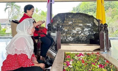 Hasto Ungkap Momen Unik Saat Megawati, Ganjar & Mahfud Ziarah ke Makam Bung Karno, Begini Ceritanya
