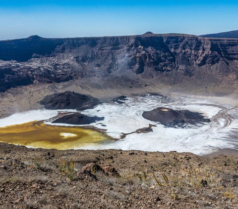 Ngeri! Foto Penampakan 'Tengkorak' Raksasa di Gurun Sahara Menatap Tajam ke Luar Angkasa, Ternyata Begini Faktanya