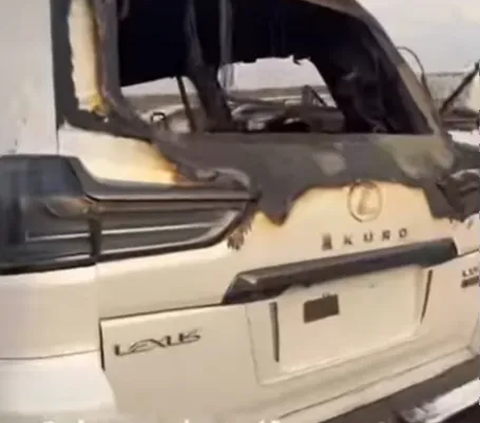 Portrait of Luxury Car Trash in Mecca, Lexus IDR 3 Billion Dumped in the Desert