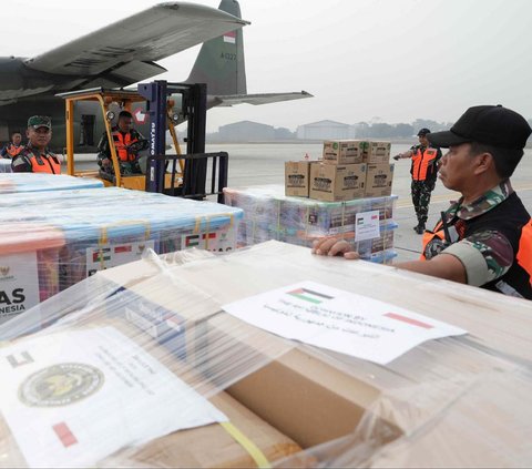 FOTO: Momen Jokowi Kirim 51,5 Ton Bantuan untuk Palestina, 2 Pesawat Hercules TNI AU Dikerahkan
