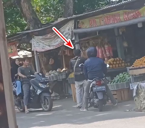Warung Owner Surprised to Meet a Rich Busker, He Speeds Home on an Expensive Big Motorcycle