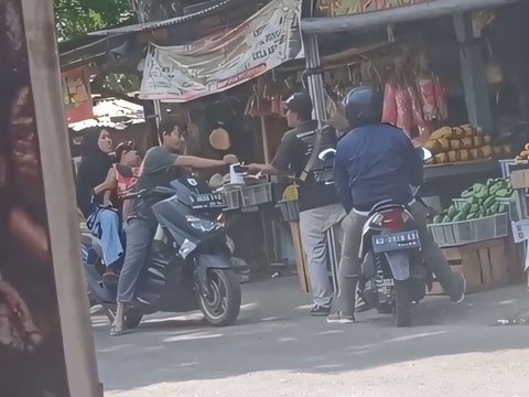 Warung Owner Surprised to Meet a Rich Busker, He Speeds Home on an Expensive Big Motorcycle