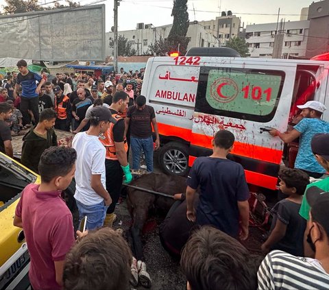 FOTO: Biadab! Israel Bombardir Konvoi Ambulans di RS Al-Shifa Jalur Gaza