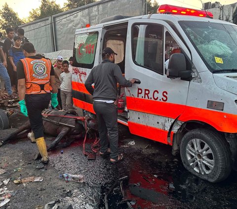 FOTO: Biadab! Israel Bombardir Konvoi Ambulans di RS Al-Shifa Jalur Gaza