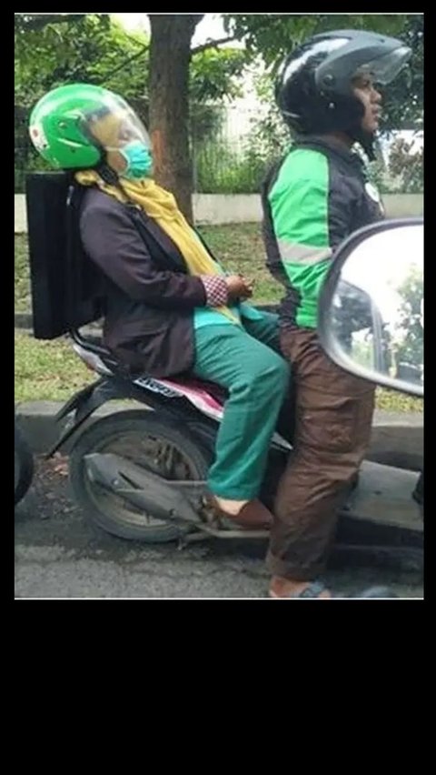 9 Potret Kelakuan Emak-emak Dibonceng Driver Ojol Nyeleneh Bin Ajaib