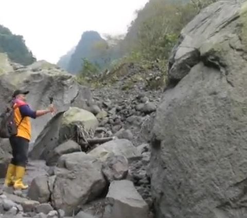 Melihat Batuan Jumbo di Hulu Sungai Boyong Gunung Merapi, Banyak Ditemukan Fenomena Unik