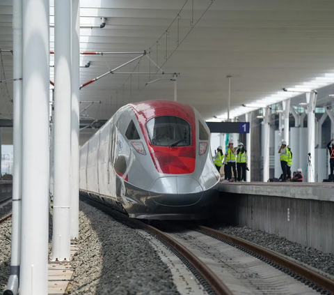 Viral Atap Stasiun Kereta Cepat Halim Bocor, KAI Minta Wika dan Adhi Karya Bertanggung Jawab