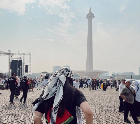 Foto-foto Aaliyah Massaid Ikut Aksi Bela Palestina Bersama Thariq Halilintar di Monas