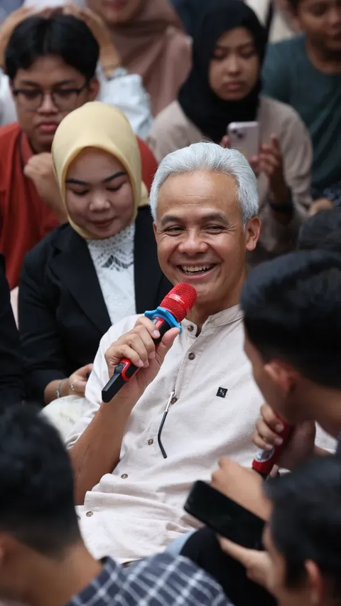 Ganjar Bertemu Gen Z Palembang, Dapat Pantun Berisi Doa jadi Pemimpin Indonesia