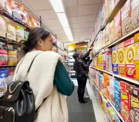 Potret Nagita Slavina Borong Belanjaan di Supermarket Amerika, Karyawan Heran Sampai Beli Sapu Kayak Mau Pindah Kostan