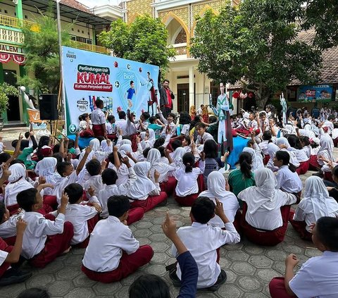 Pemuda Bojonegoro Ini Lebih Pilih Jadi Pendongeng Anak daripada Menekuni Pekerjaan Mapan, Alasannya Bikin Haru