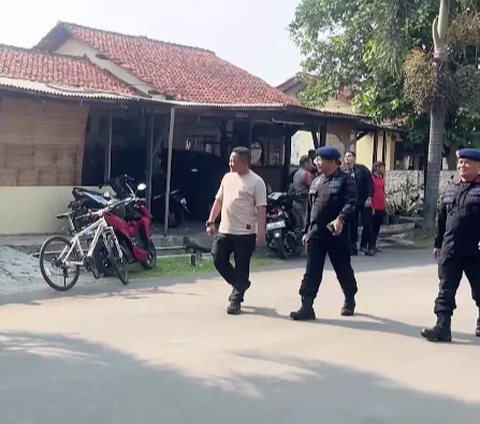 Jenderal Polisi Petinggi Pasukan Elite Makan di Warteg, Sikapnya Tak Terduga saat Ketemu Ibu Pemilik Warung