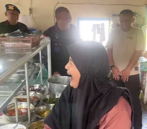 Jenderal Polisi Petinggi Pasukan Elite Makan di Warteg, Sikapnya Tak Terduga saat Ketemu Ibu Pemilik Warung