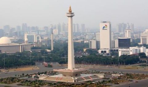 Pada saat itu, Soekarno memilih hasil karya Frederich Silaban.