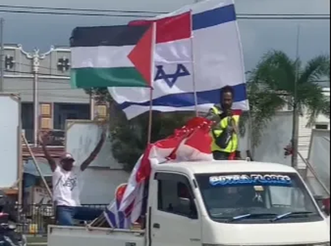 Viral Aksi Damai Warga Papua Kibarkan Bendera Palestina dan Israel, Netizen 'Kok Israel Ukurannya Lebih Gede'