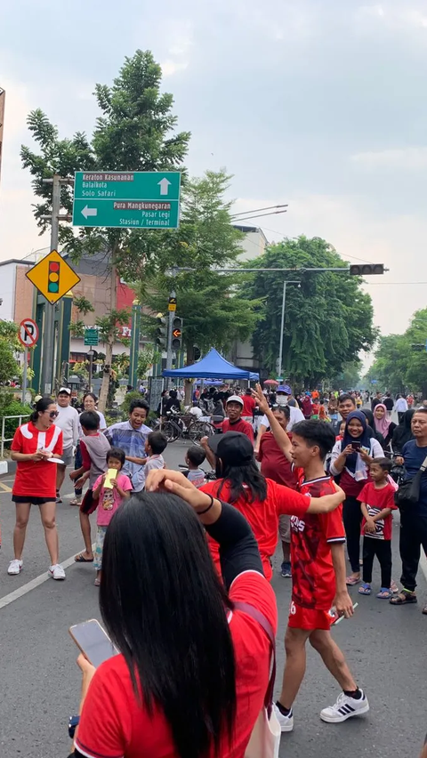 Dalam kegiatan ini juga dipamerkan tropi Piala Dunia U-17 di Pamedan Pura Mangkunegaran, Solo. <br>