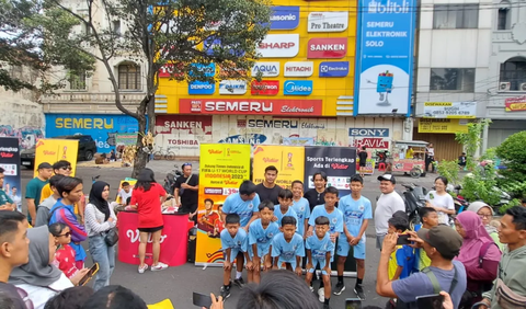 Wali Kota Solo Gibran Rakabuming Raka mengatakan kegiatan kirab Trophy Epxerience Piala Dunia U-17 berjalan dengan baik. <br>