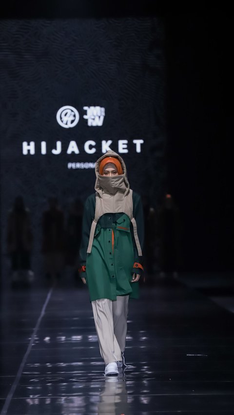 Practical Design Jacket and Hijab, Stylish and Functional Look