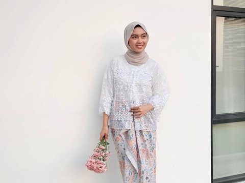 Styling Batik Kekinian for Hijabers, Elegant with Ethnic Touch