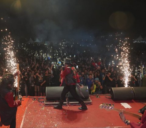 Momen Ribuan Orang Kumpul dalam Pesta Rakyat Ganjar Pranowo di Cirebon