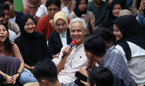 Momen Ribuan Orang Kumpul dalam Pesta Rakyat Ganjar Pranowo di Cirebon