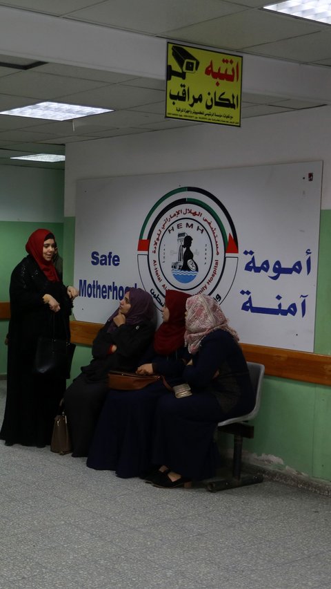 Pakai Obor dan Cahaya Ponsel, Dokter Lakukan Operasi Caesar di Gaza