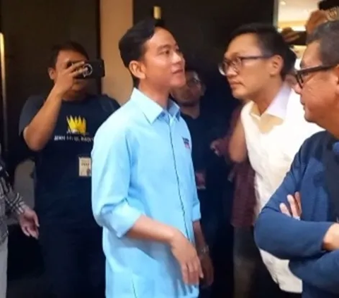 Pengumuman susunan tim kampanye itu dihadiri bakal cawapres Gibran Rakabuming Raka.