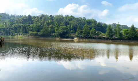 Dirikan Pesantren Saung Agung