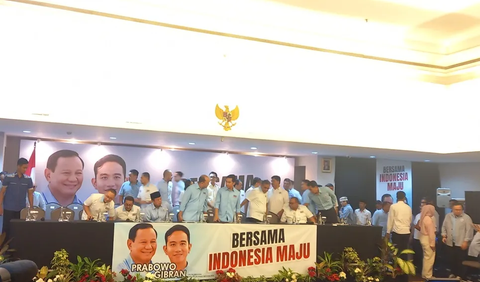 Kemudian ditunjuk sebagai Wakil Ketua Dewan Pengarah Tim Kampanye Nasional Prabowo-Gibran antara lain mantan Kepala Staf Angkatan Darat (Kasad) Jenderal TNI Agustadi Sasongko Purnomo.