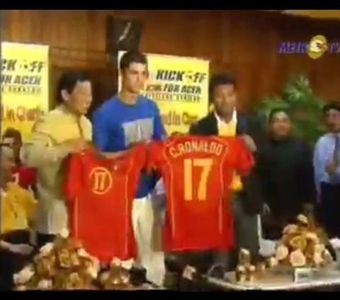 This Soccer Superstar Once Came to Aceh and Met the Victims of the 2005 Tsunami, Does Anyone Know?