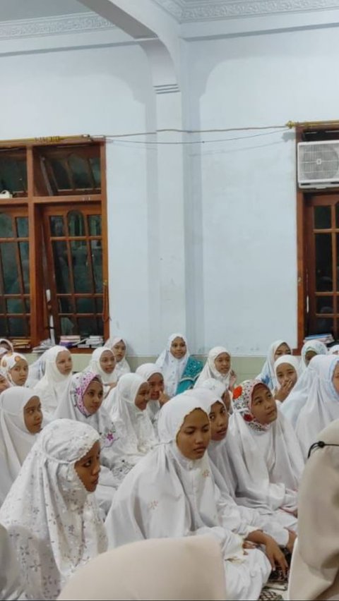 Kisah Anak Pesantren yang Kini Jadi Wanita Berpengaruh, Tentukan Gaji Pegawai Indonesia