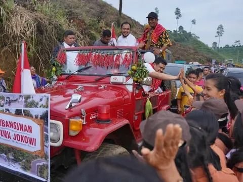 Penampakan Patung Jokowi Senilai Rp2,5 Miliar di Karo