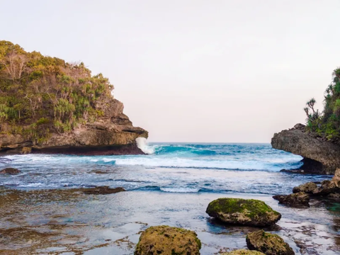 8. Pantai Wedi Klopo