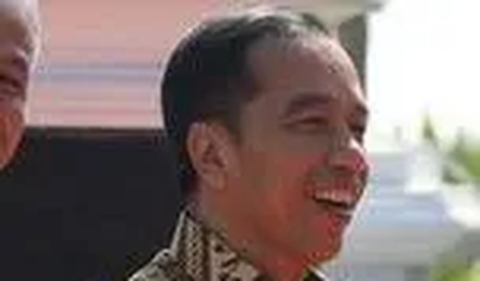 Mendengar ini Presiden Jokowi tampak tertawa. Para tamu yang hadir pun memberikan bertepuk tangan.<br>