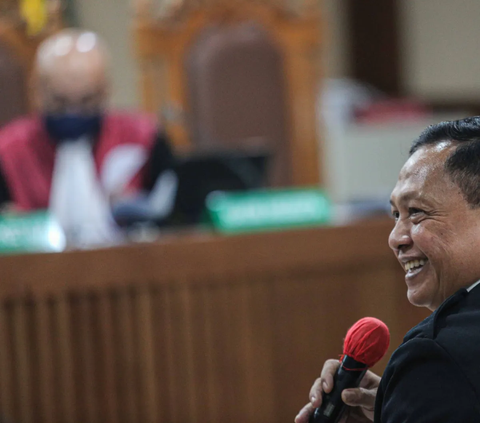 Mantan Kepala Basarnas Marsekal Madya Henri Alfiandi memberikan kesaksian dalam sidang perkara dugaan suap di Basarnas dengan  terdakwa Mulsunadi Gunawan, Roni Aidil dan Marilya di Pengadilan Negeri Tipikor, Jakarta, Senin (6/11/2023).