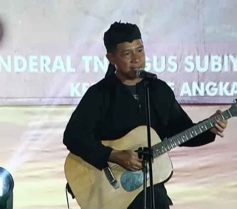 Keren Abis! Momen Kasad Jenderal Agus Subiyanto Solo Gitar Nyanyi 'Benci untuk Mencinta di Depan Ribuan Orang, Vokalis Naif Bisa Minder