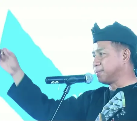 Keren Abis! Momen Kasad Jenderal Agus Subiyanto Solo Gitar Nyanyi 'Benci untuk Mencinta di Depan Ribuan Orang, Vokalis Naif Bisa Minder