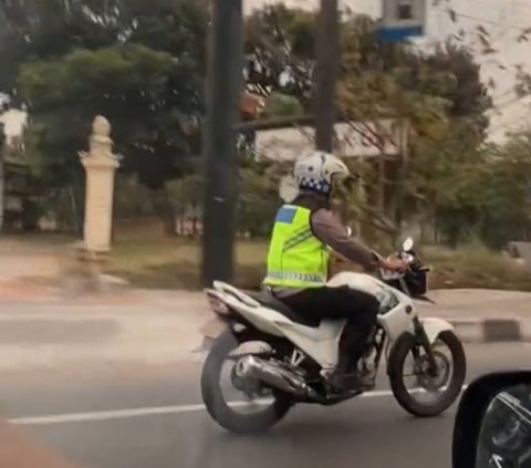 Ngebut Kejar Pengendara Motor untuk Ditilang, Polisi Ini Berujung Dapat Malu