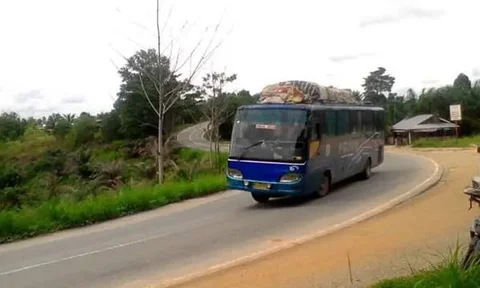 9 Potret Bus Bawa Barang Melebihi Truk, Sukses Bikin Ngeri dan Bingung!