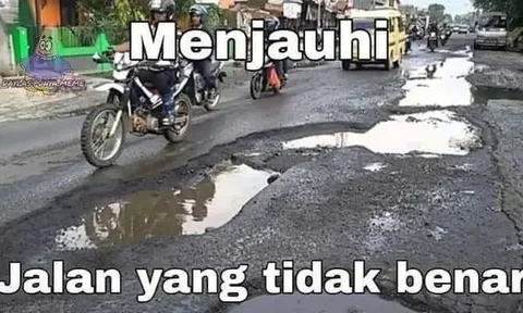 10 Potret Meme Seputar Jalan Rusak Ini Bikin Ngakak, Teguran Halus Untuk Otoritas