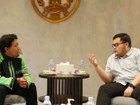 Buntut Pengemudi Ojol Kediri Kembalikan Dompet yang Ditemukan di Jalan, Kini Punya Pekerjaan Tetap Rumahnya Diperbaiki Bupati