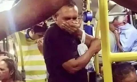 Ternyata, ada juga kelakuan penumpang bus yang cukup absurd seperti menggunakan AC untuk mie cup dan meletakkan kaki di atas sandaran. Ayo, mari kita simak lebih lanjut.