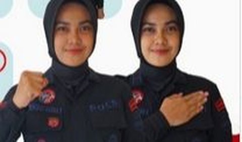 Dalam foto yang dibagikan, anggota Brimob diimbau untuk hanya melakukan dua pose yang disarankan saat berfoto.<br>