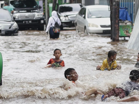 Begini Strategi Pemprov DKI Antisipasi Banjir saat Musim Hujan