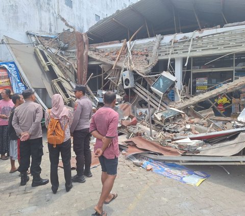 Gerai Indomaret di Malang Runtuh, Dua Orang Terluka