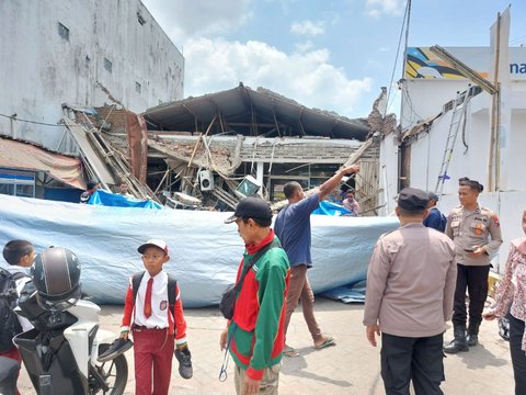 Gerai Indomaret di Malang Runtuh, Dua Orang Terluka