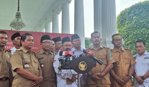 Tak Bahas Pemilu<br><br>Dia membantah bahwa pertemuan dengan Jokowi membahas soal Pemilu 2024. Surya memastikan netralitas kepala desa pada Pemilu 2024.<br>