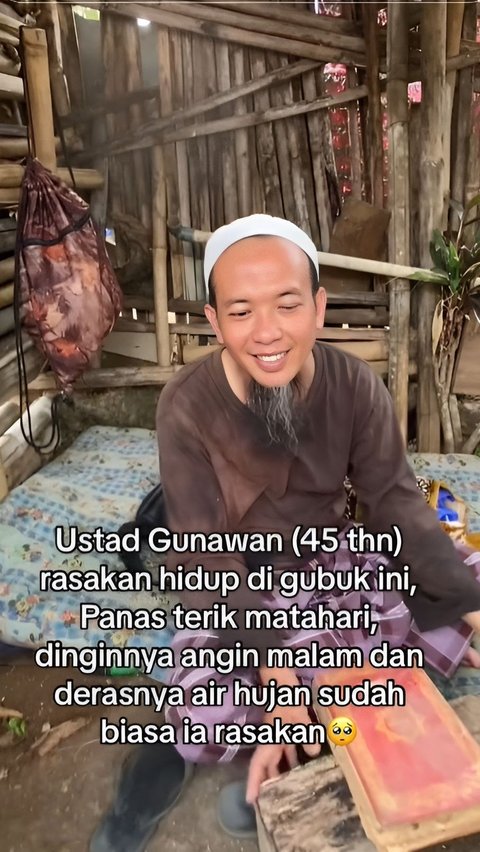 The fate of Ustaz Gunawan, a Quran teacher in Sukabumi, Living in a hut with a dirt floor, All of his wealth is donated to the mosque.