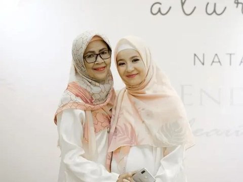 Portrait of Natasha Rizky with Her Mother, Her Beauty is Inherited