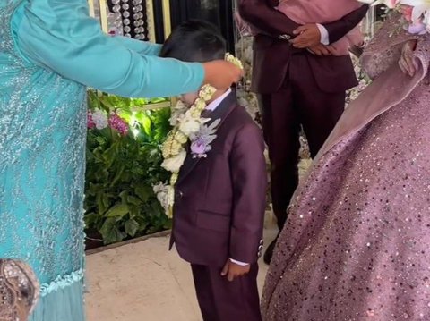 Kelewat Mewah, Khitanan Bocah di Garut Ini bak Resepsi Pernikahan, Orangtua Pakai Baju Pengantin